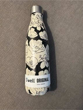 S'well Original 17oz Black & Cream Floral Stainless Bottle
